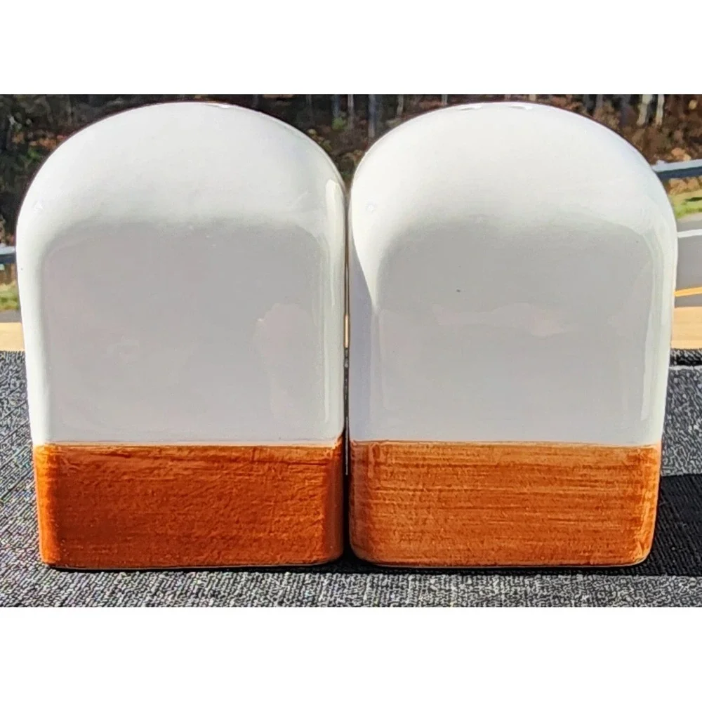 Lemon Themed Salt And Pepper Shakers‎